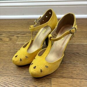 SOLD ModCloth Zest is History Mustard T-Strap Heels Womens Size 7